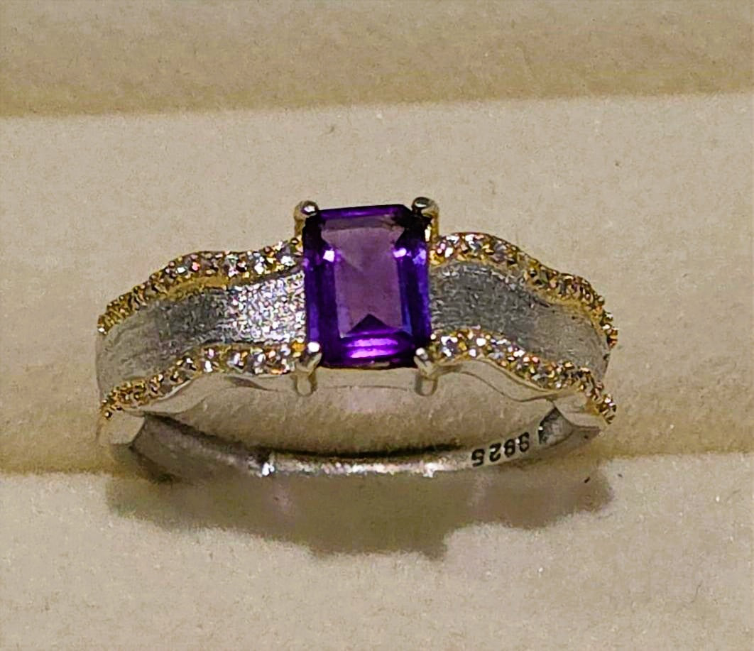 Natural Amethyst Emerald-Cut Ring with Gold Thread Detail — Sterling Silver | Kumara Shines